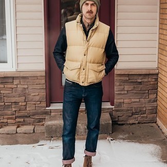 С чем носить светло-коричневую рубашку с длинным рукавом в клетку мужчине