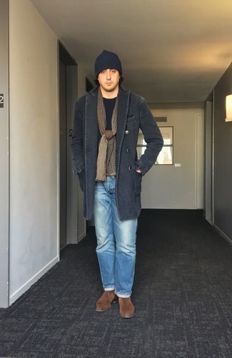 С чем носить светло-коричневый шарф в клетку мужчине