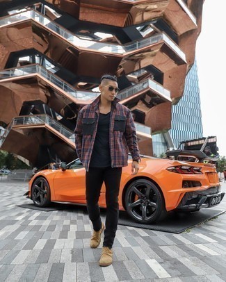 Какие майки носить с светло-коричневыми ботинками челси мужчине