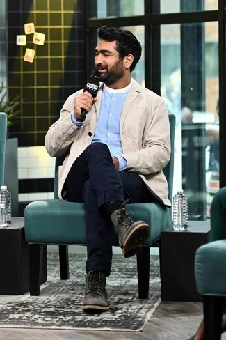 С чем носить светло-коричневый хлопковый пиджак мужчине