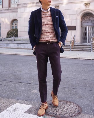 Какие броги носить с светло-коричневым свитером с круглым вырезом