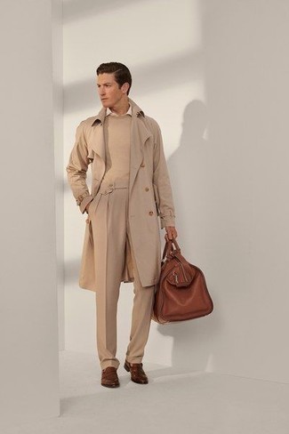 Какие лоферы носить с светло-коричневым свитером с круглым вырезом мужчине