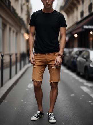 С чем носить светло-коричневые джинсовые шорты мужчине