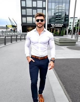 С чем носить светло-коричневые туфли дерби