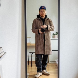 Какой худи носить с светло-коричневыми ботинками дезертами