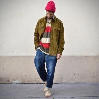 Какие футболки-поло носить с светло-коричневыми ботинками дезертами