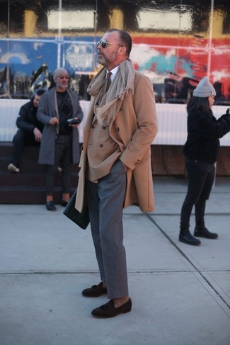 С чем носить светло-коричневый двубортный пиджак мужчине