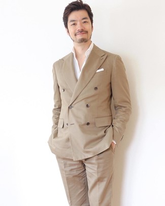 С чем носить светло-коричневый двубортный пиджак мужчине