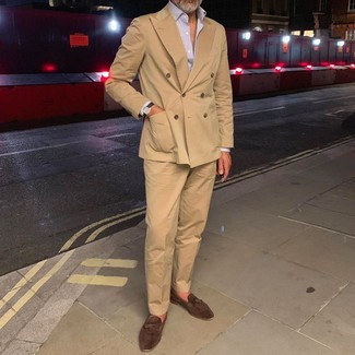 Какие лоферы носить с светло-коричневым двубортным пиджаком мужчине