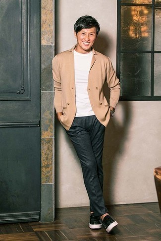 Какие лоферы носить с светло-коричневым двубортным пиджаком мужчине