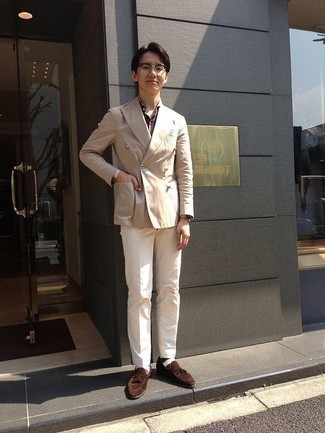 Какие лоферы носить с светло-коричневым двубортным пиджаком мужчине