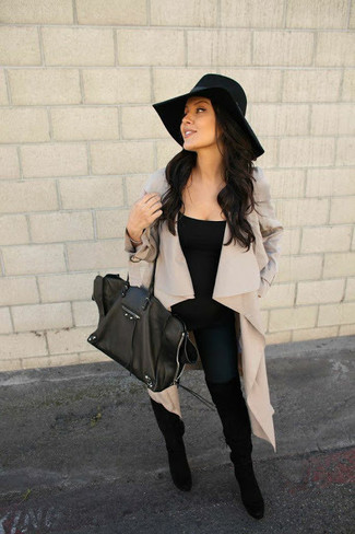 С чем носить светло-коричневое пальто дастер женщине