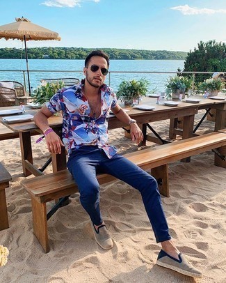 С чем носить светло-коричневые эспадрильи мужчине