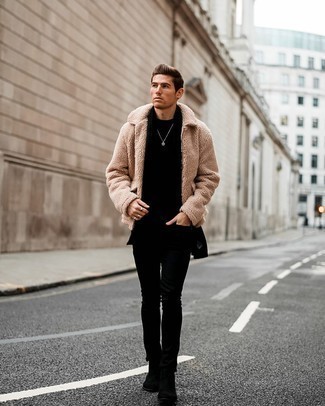 С чем носить светло-коричневый флисовый бомбер мужчине