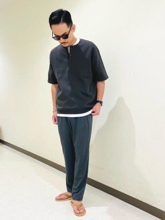 Какие брюки чинос носить с светло-коричневыми сланцами