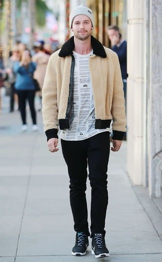 С чем носить светло-коричневый меховой бомбер мужчине