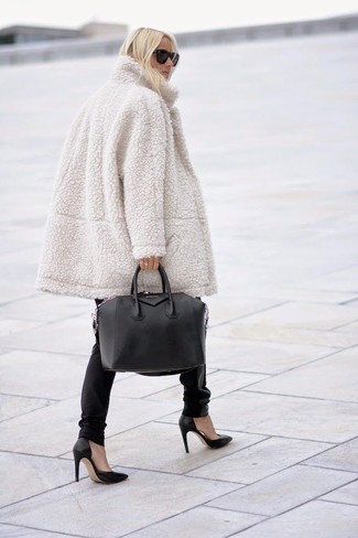 С чем носить светло-коричневую шубу