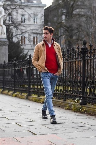 Как носить светло-коричневую куртку харрингтон с синими джинсами