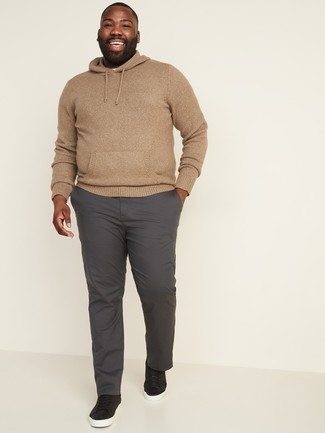 Как носить светло-коричневый худи с серыми брюками чинос
