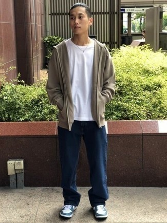 С чем носить светло-коричневый худи мужчине