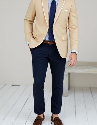 С чем носить светло-коричневую куртку мужчине