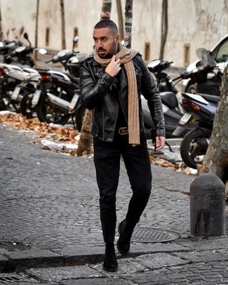 С чем носить светло-коричневый вязаный шарф мужчине