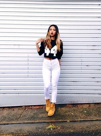 Какие короткие свитера носить с светло-коричневыми ботинками на шнуровке