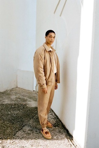 С чем носить светло-коричневые кожаные топсайдеры