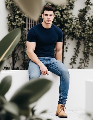 С чем носить светло-коричневые кожаные ботинки мужчине