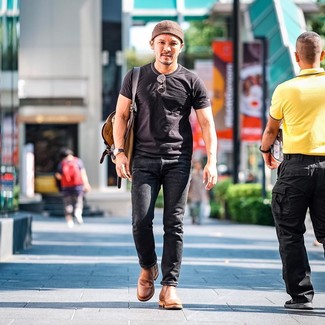 С чем носить светло-коричневые кожаные ботинки мужчине