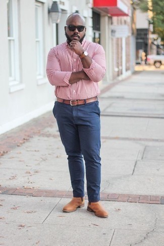 С чем носить светло-коричневые кожаные ботинки мужчине