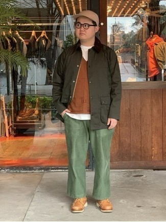 С чем носить светло-коричневые кожаные ботинки мужчине