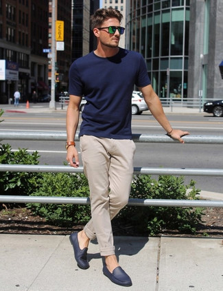 С чем носить светло-коричневый кожаный браслет мужчине