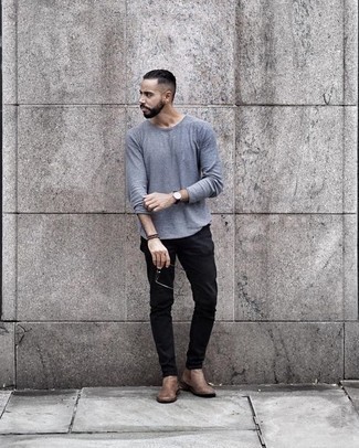 С чем носить светло-коричневые кожаные ботинки челси мужчине