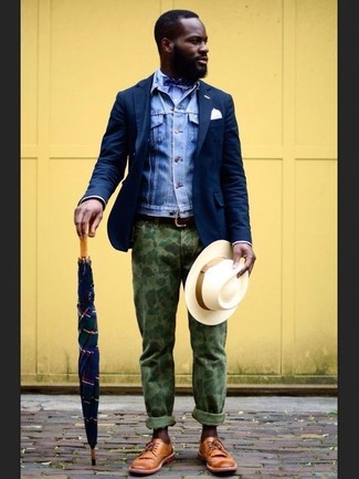 С чем носить светло-коричневые кожаные туфли дерби