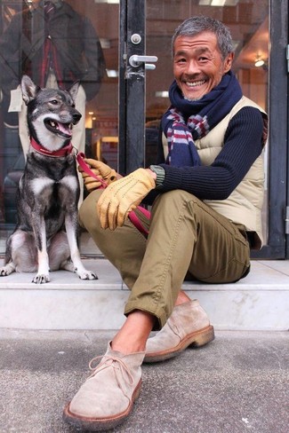 С чем носить светло-коричневые кожаные перчатки мужчине