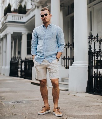 С чем носить светло-коричневые кожаные низкие кеды мужчине