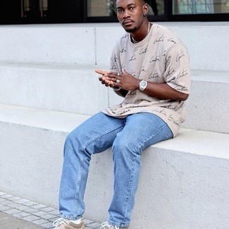 С чем носить светло-коричневые кожаные низкие кеды мужчине