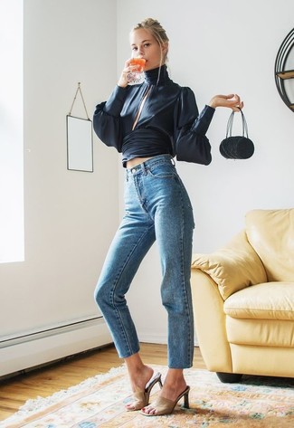 С чем носить светло-коричневые кожаные сабо