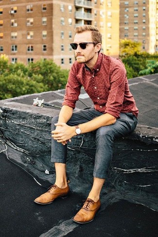 С чем носить светло-коричневые кожаные оксфорды