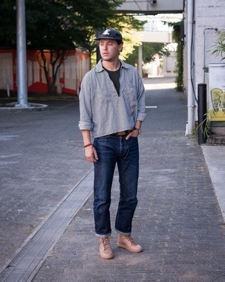 С чем носить светло-коричневые кожаные кеды мужчине