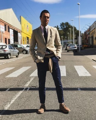 С чем носить светло-коричневый льняной пиджак мужчине