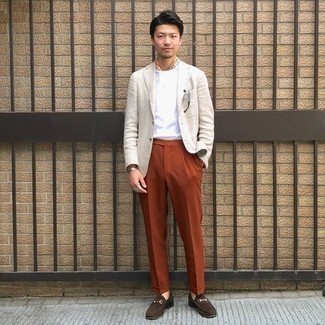 С чем носить светло-коричневый льняной пиджак мужчине