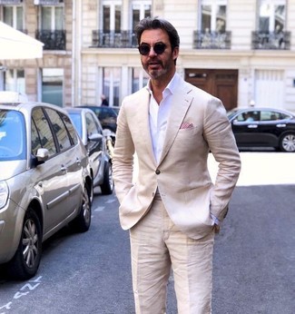 С чем носить светло-коричневые льняные брюки мужчине