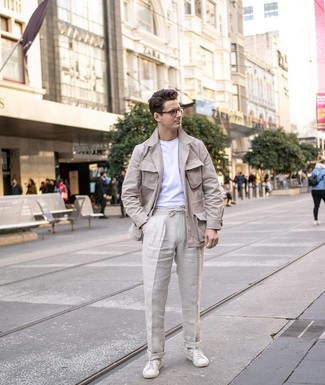 С чем носить светло-коричневые льняные брюки мужчине