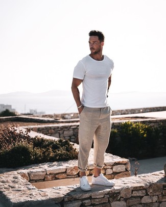 С чем носить светло-коричневые льняные брюки мужчине