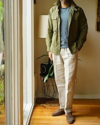 С чем носить светло-коричневые льняные брюки мужчине