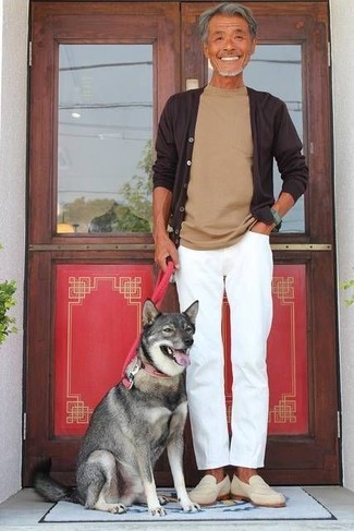 Какие кардиганы носить с светло-коричневыми лоферами мужчине