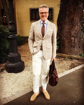 Какие брюки карго носить с светло-коричневыми лоферами