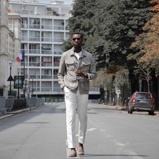 Какие куртки-рубашки носить с светло-коричневыми лоферами мужчине